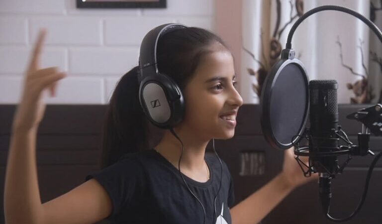 Anukriti : La Jeune Chanteuse Indienne Qui Fait le Buzz