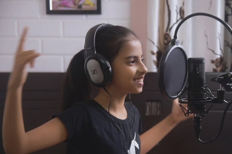 Anukriti : La Jeune Chanteuse Indienne Qui Fait le Buzz