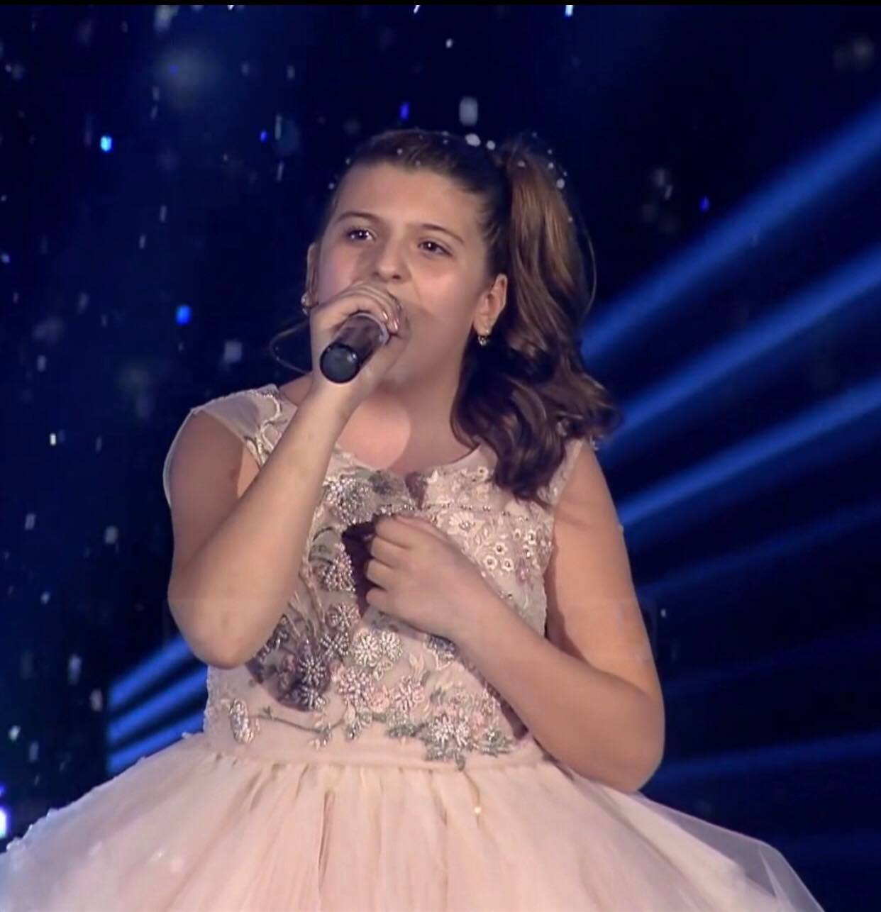 Erza Hasolli finaliste The Voice Kids of Albani présente son nouveau clips