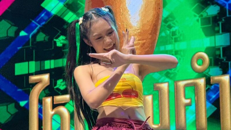 พอลล่า ไหทองคำ : une jeune artiste qui fait vibrer la Thaïlande