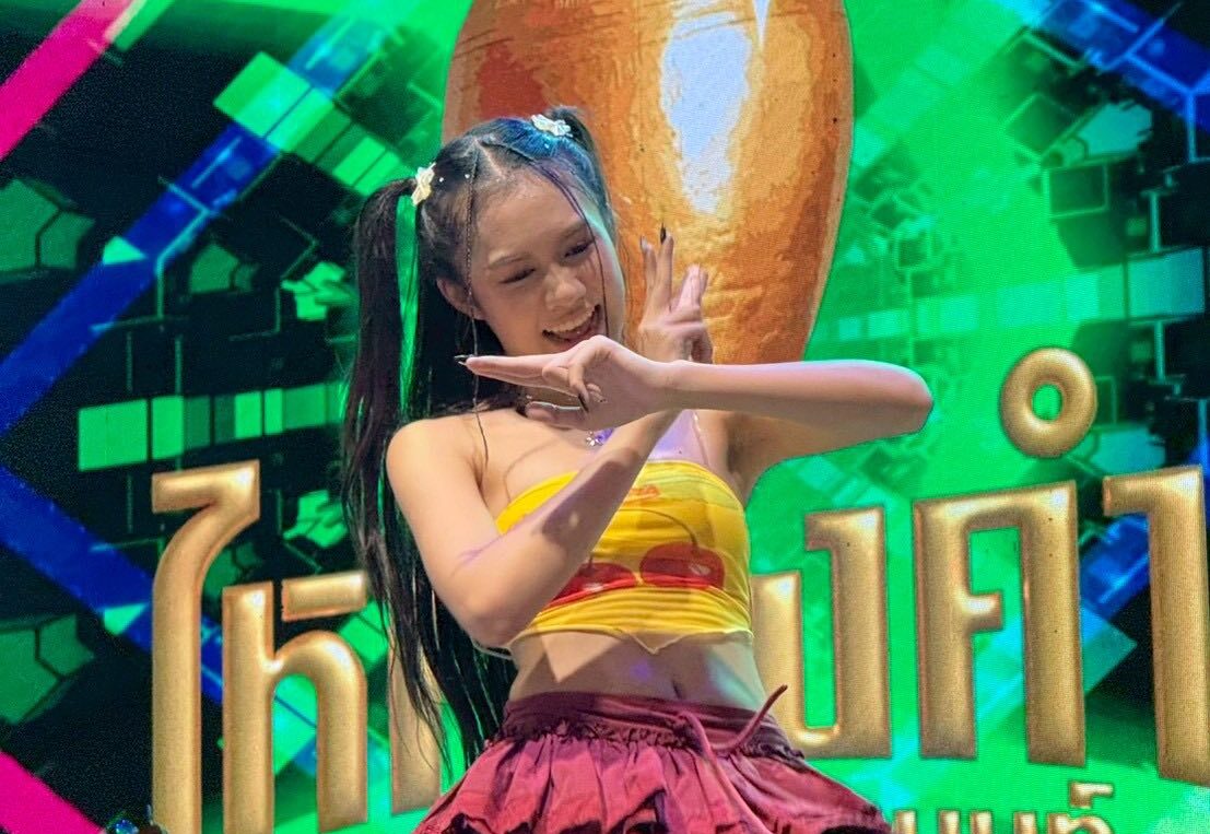 พอลล่า ไหทองคำ : une jeune artiste qui fait vibrer la Thaïlande