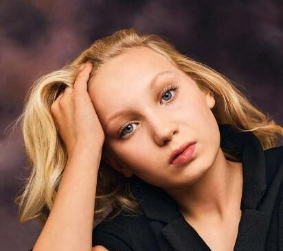 Helena Zengel aux côtés de Tom Hanks dans La Mission